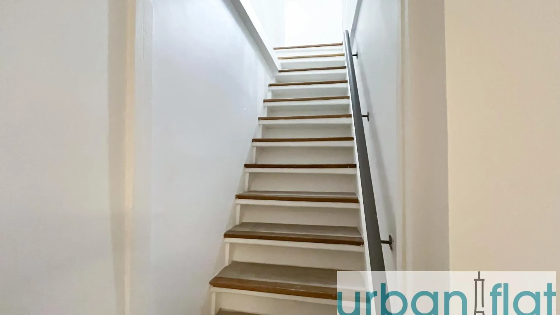 195 - Saint Denis Triplex Apartment Paris