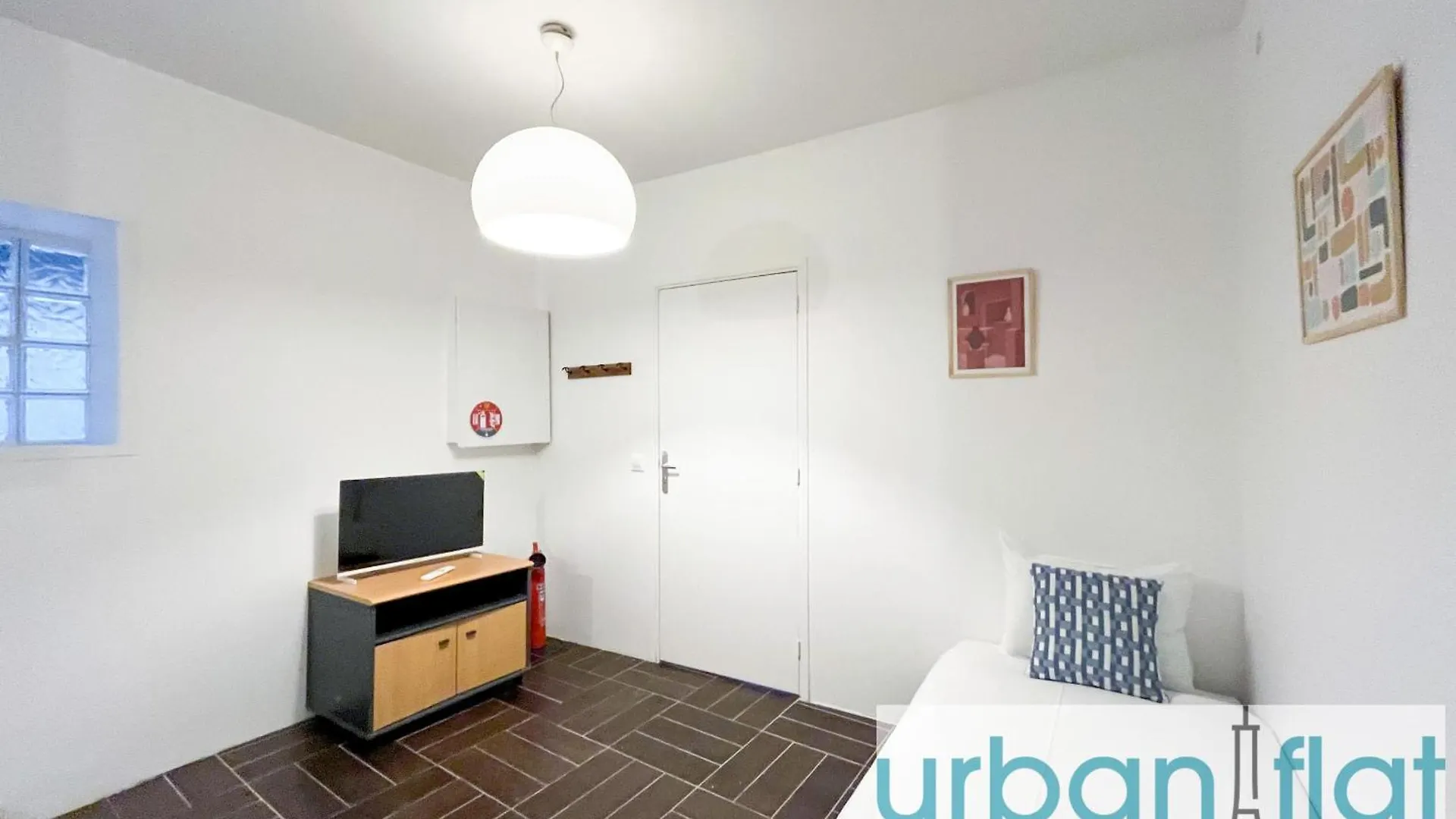195 - Saint Denis Triplex Apartment Paris France